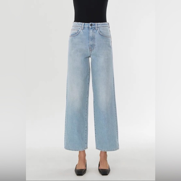 Toteme Denim - Toteme NWOT Flair cropped jeans washed light blue